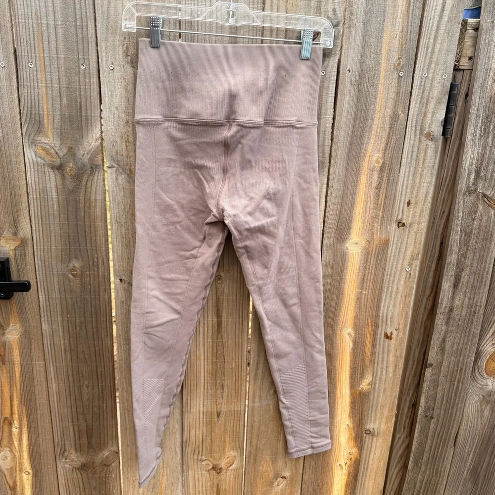Avocado High-Rise Ribbed Leggings in Mauve M/L